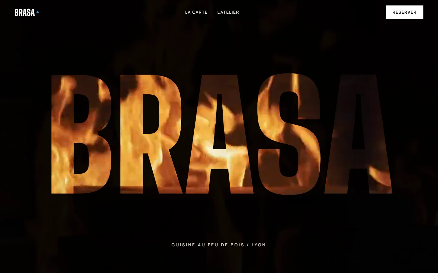 Accueil du concept Atelier Brasa : le mot BRASA rempli de flammes